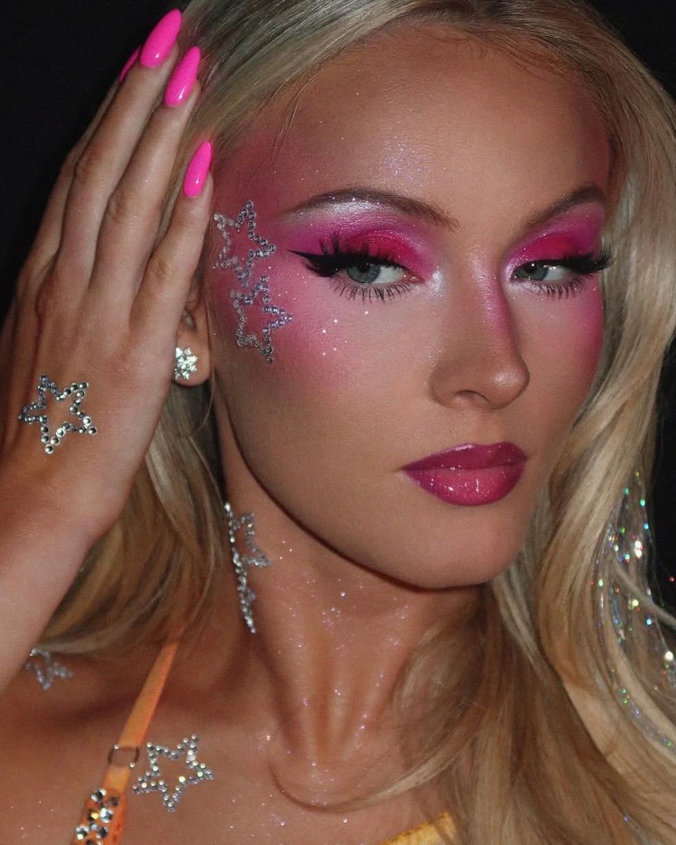 What to Expect During a Mobile Makeup Artist Trial Session