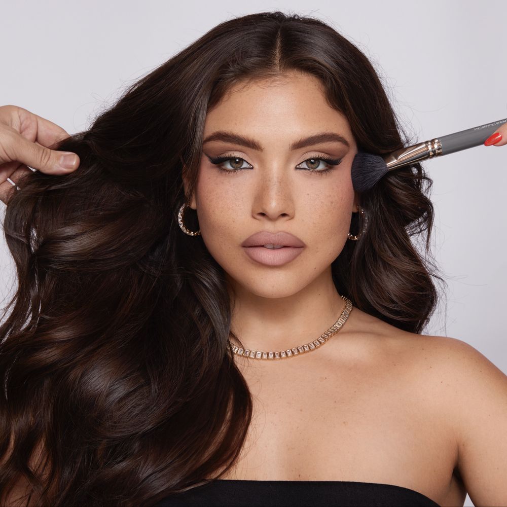 The Benefits of Hiring a Mobile Makeup Artist for Photoshoots